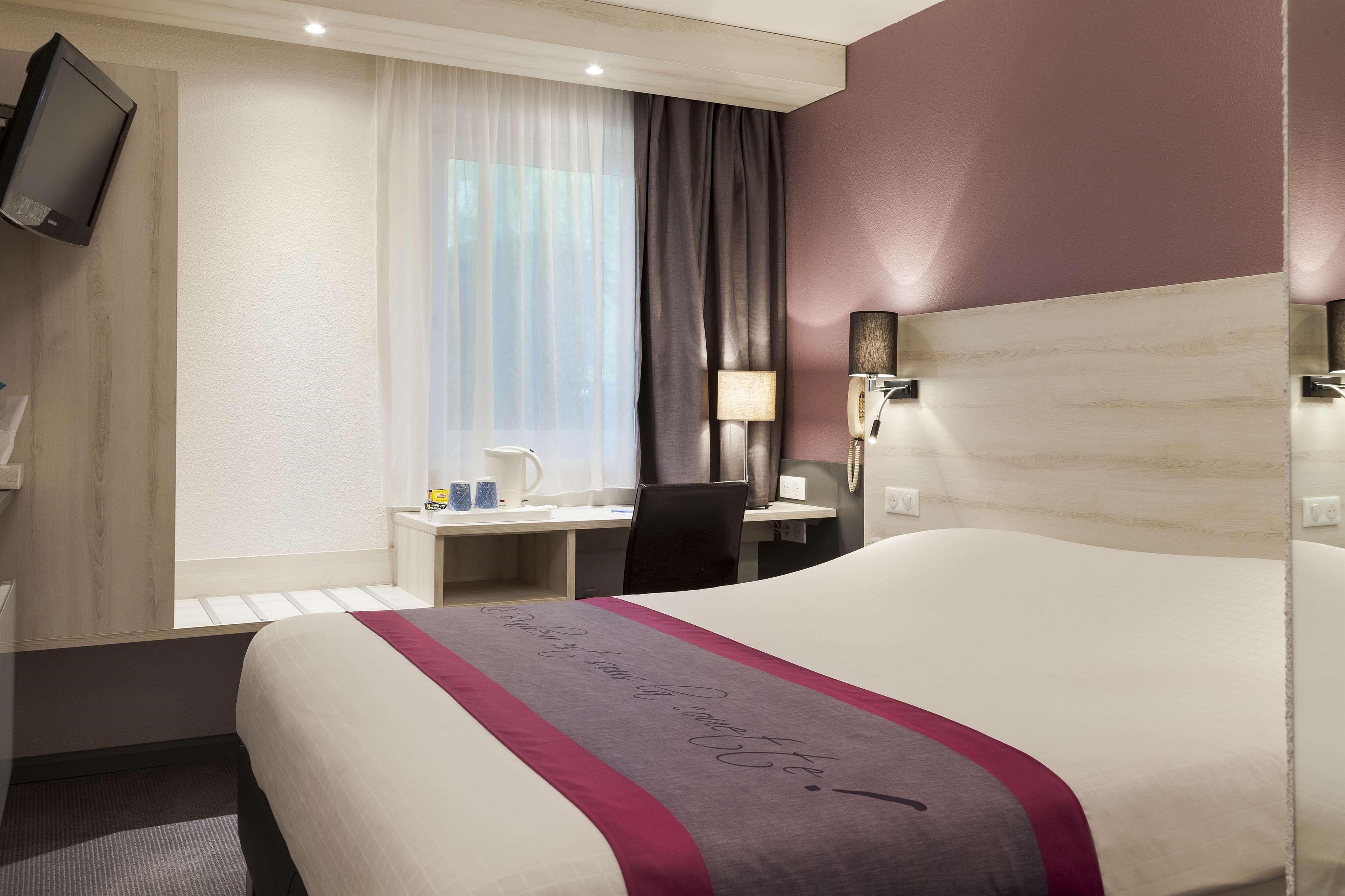 Kyriad Lille Est - Villeneuve D'Ascq Exterior photo